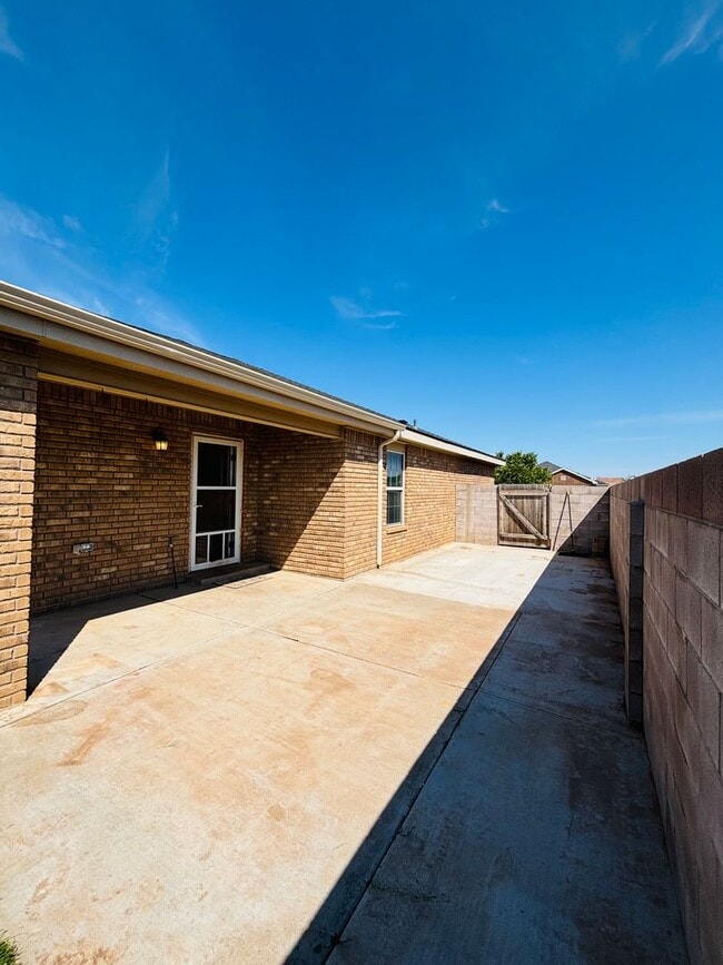 Building Photo - 505 Almond Tree Ln