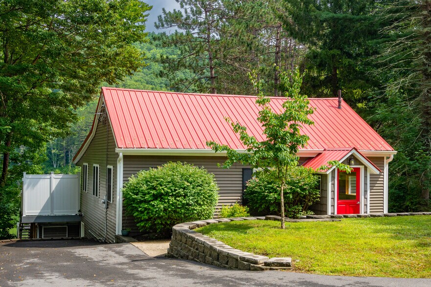 Building Photo - 156 Silliman Cove