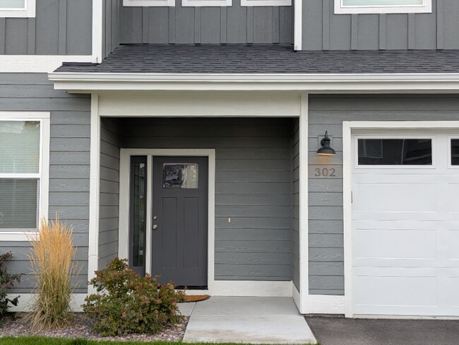 Building Photo - 302 Cottage Dr