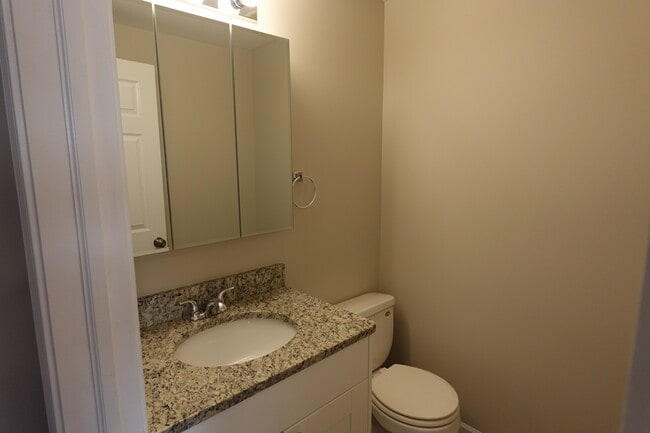 Building Photo - 1136 N Claremont Dr