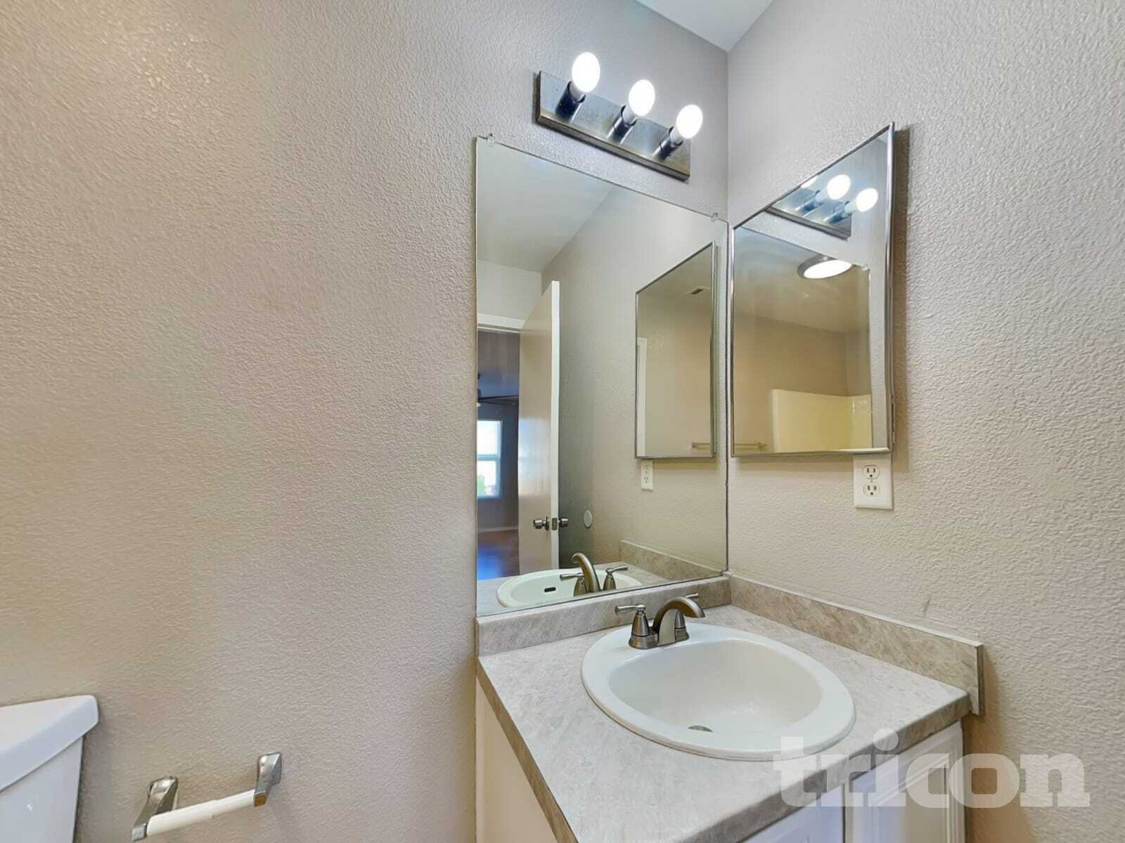 Building Photo - 9696 Canyon Meadows Dr