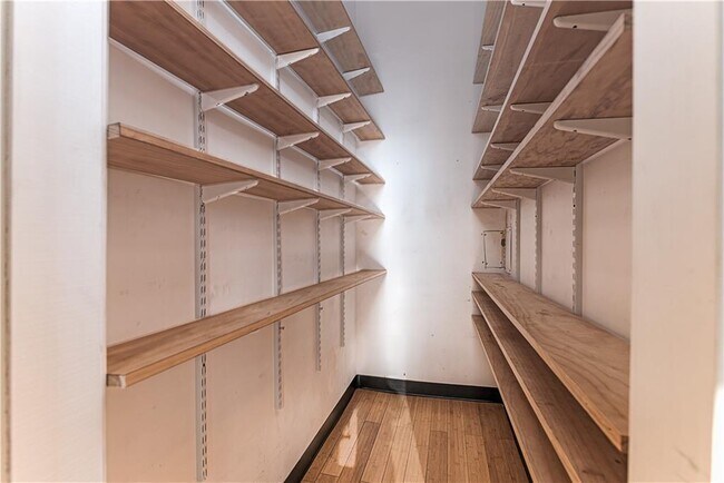 Building Photo - 114 Main St