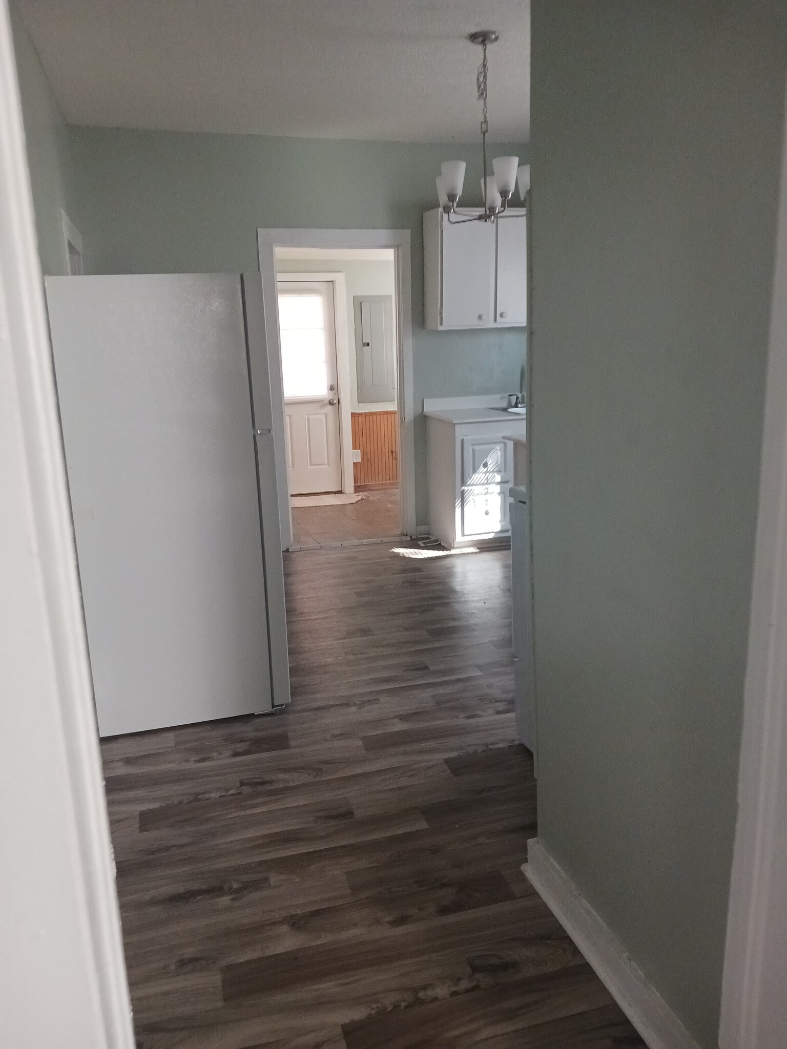 Building Photo - 323 Sortwell St