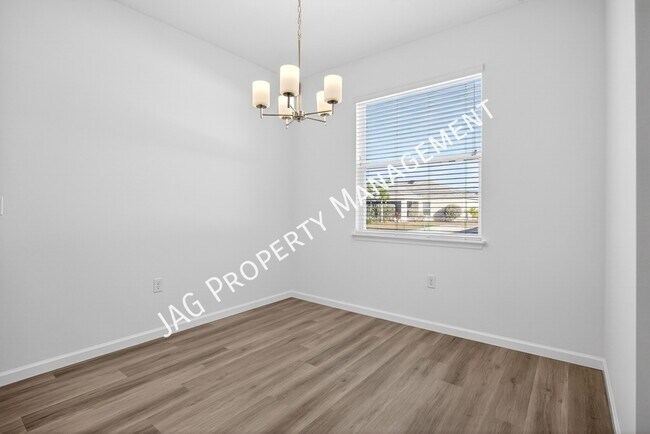 Building Photo - 813 Clifton Rd SE