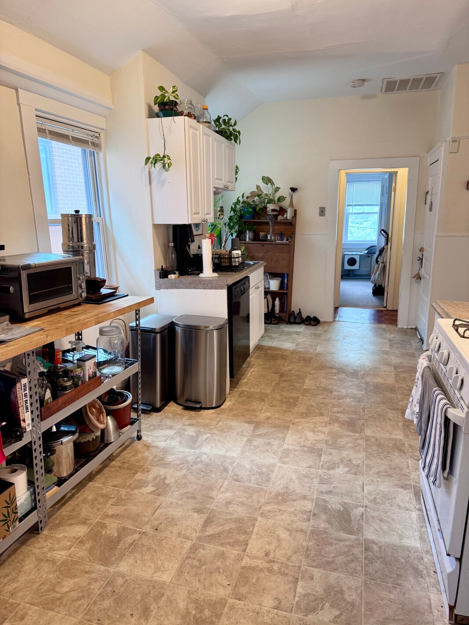 Building Photo - 122 Gore St