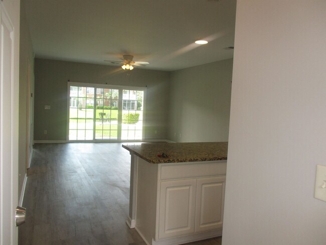 Building Photo - 3923 Gladiola Ct