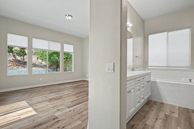 Building Photo - 4614 Via Del Rancho