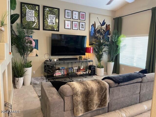 Building Photo - 722 W Canary Way