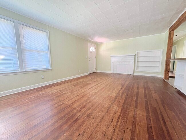 Building Photo - 3022 Livingston Rd