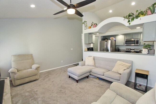 Building Photo - 1915 W Mulhuland Ct