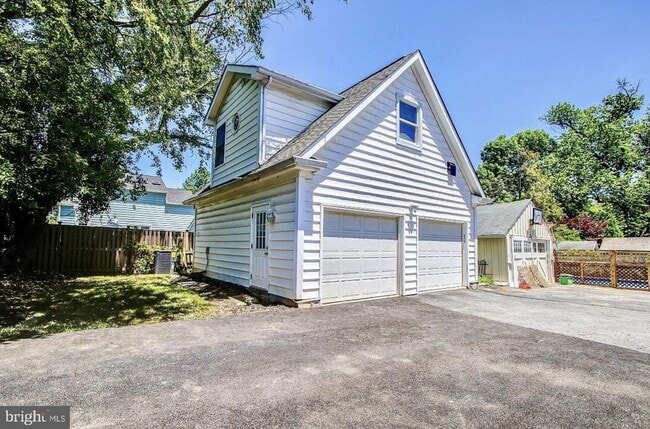 Building Photo - 4415 Bradley Ln