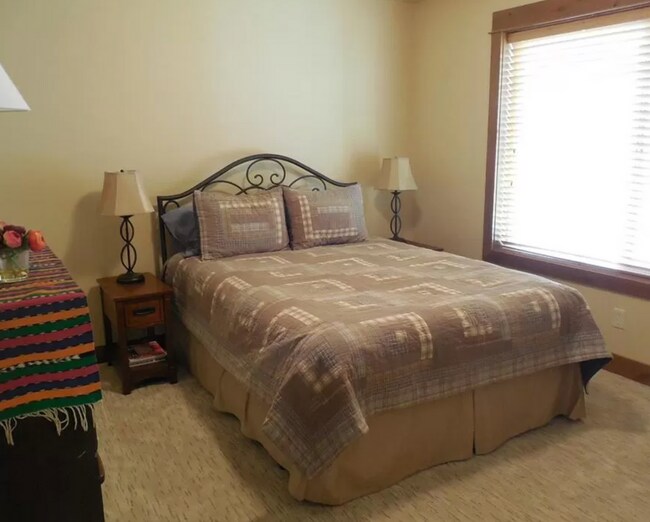 Building Photo - Beautiful 3 Bedroom Condo
