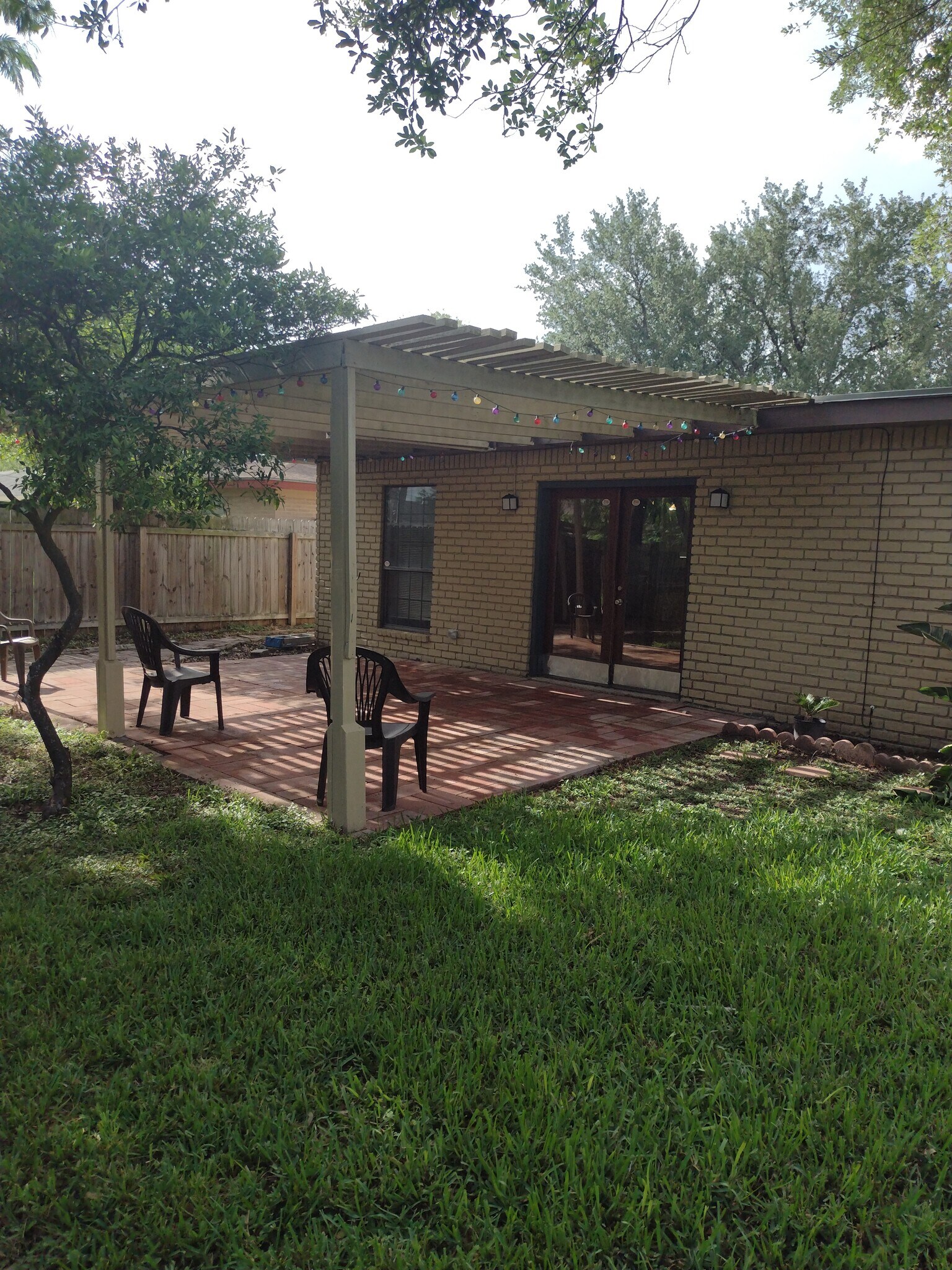 Building Photo - 2220 S Whitehouse Cir