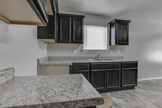 Building Photo - 512 Center Way