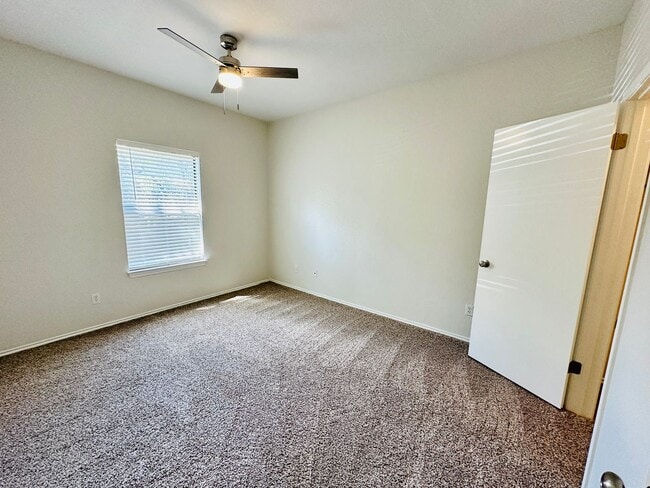 Building Photo - 1 MONTH FREE !!! - Charming 2 Bed 2 Bath C...