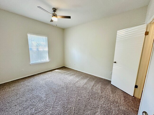 Building Photo - Charming 2 Bed 2 Bath Condo with Nature Vi...