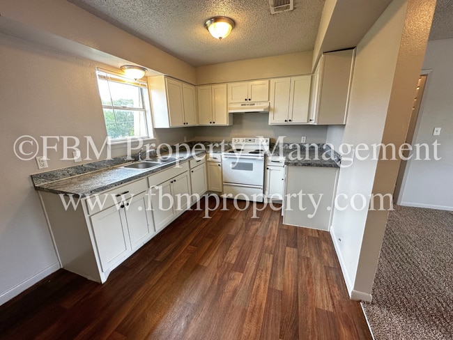 Building Photo - 825 Tehuacana Hwy