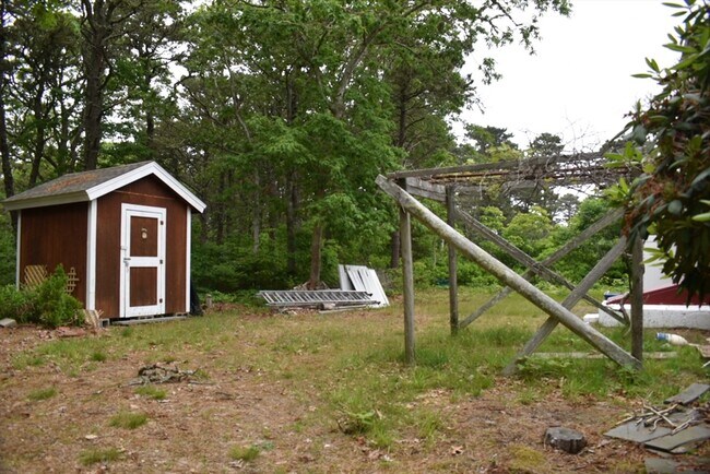 Building Photo - 15 Myrtle Dr
