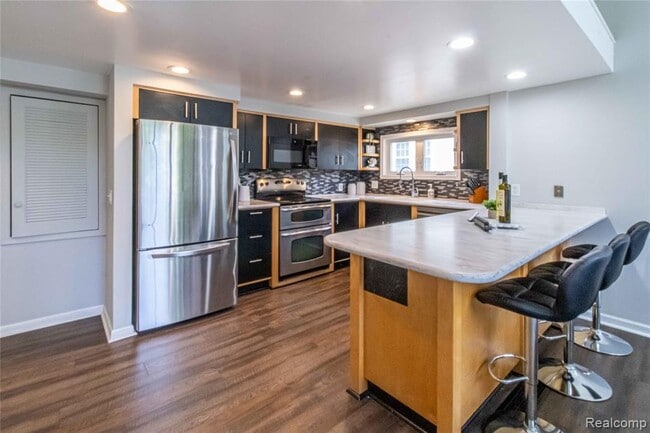 Building Photo - 1834 Fairview St