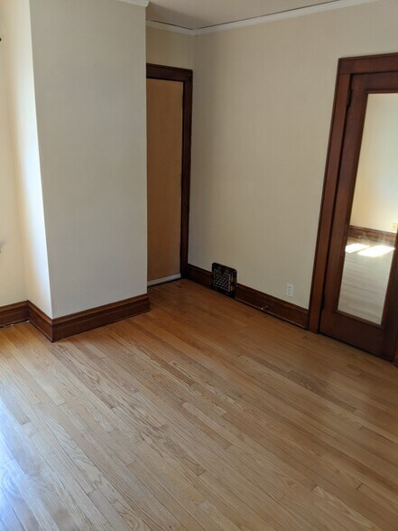 living room - 210 S Randall Ave