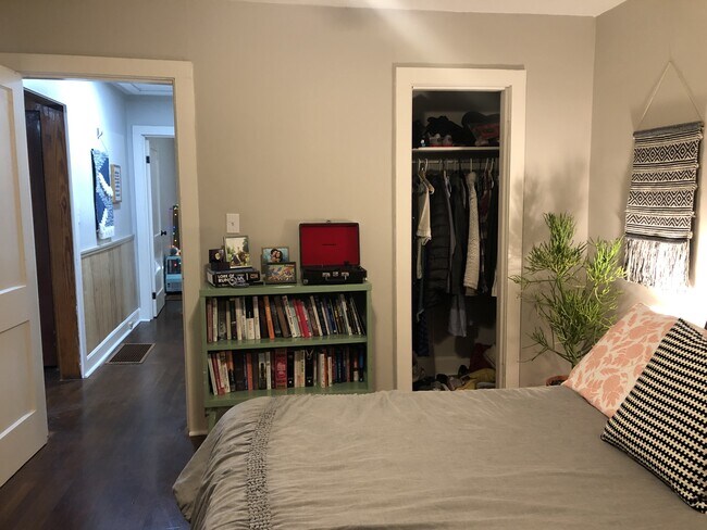 Building Photo - 3608 S Haven Rd