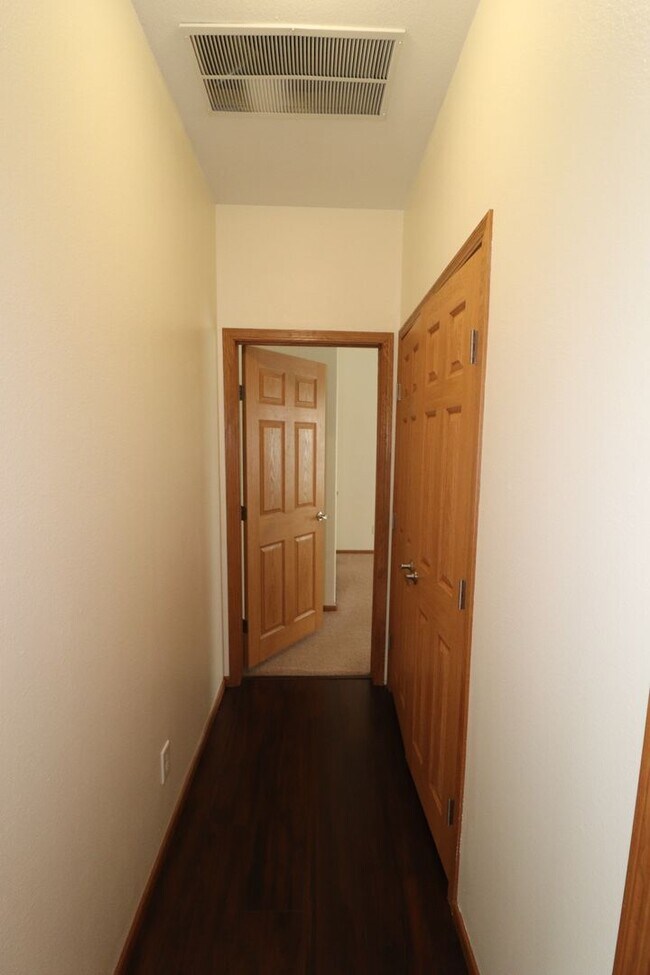 Building Photo - Spacious Home for rent!
