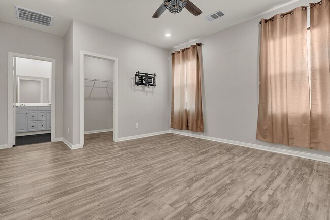 Building Photo - 20720 Spring Mountain Rd