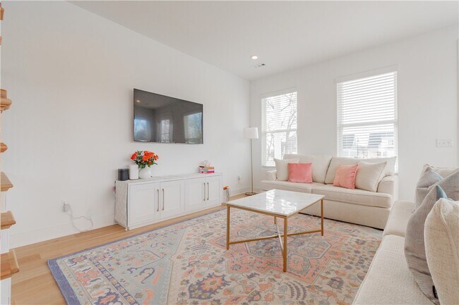 Building Photo - 1316 S College Ave