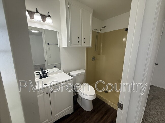 Building Photo - 9832 E 37th St