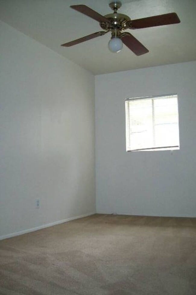 Building Photo - ? 1 Bed 1 Bath in Tempe