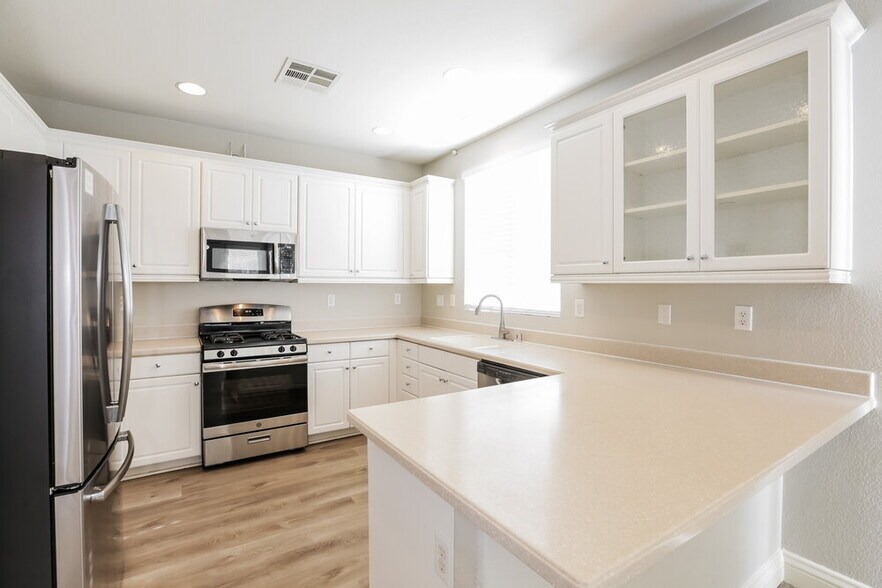 Building Photo - 1857 Bayhurst Ave