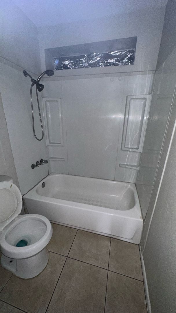 Building Photo - Updated 2 Bed/1 Bath Condo at 43rd Ave & I...