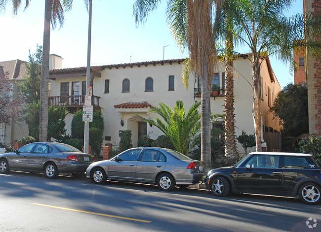 Building Photo - 409 S Cochran Ave