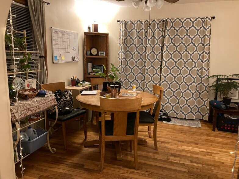 Dining room - 1228 W Barnes Ave