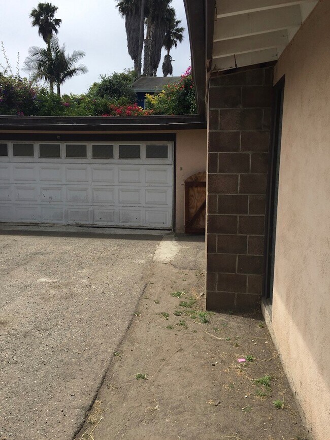 Building Photo - 6835 Trigo Rd