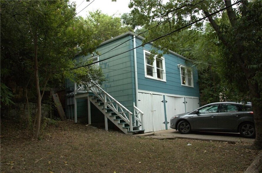 Building Photo - 202 E 31st St