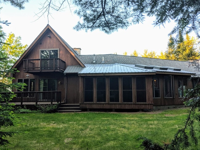 Building Photo - 140 Paquette Cir