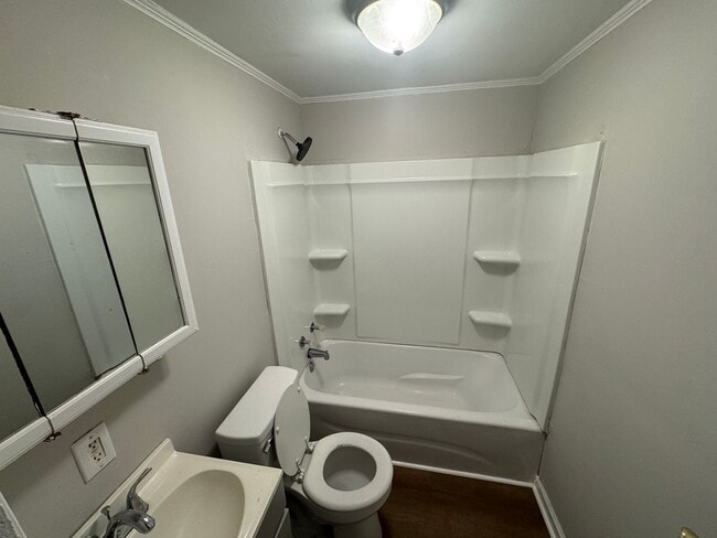 Building Photo - 2 Bedroom House in Sharpsburg - New Centra...