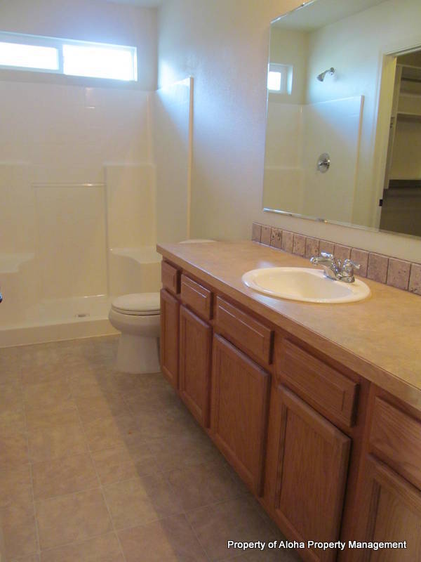 Building Photo - 1049 W Pine Ave