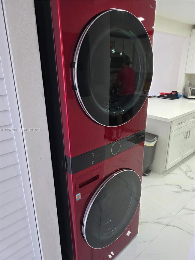 Building Photo - 6904 SW 114th Pl