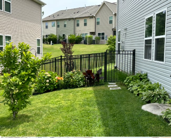 Building Photo - Stylish, Energy-Efficient 3 Bed/2.5 Bath H...