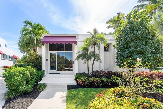 Building Photo - 811 Palm Trail