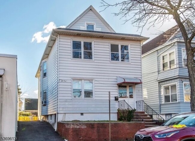 Primary Photo - 9 E Madison Ave