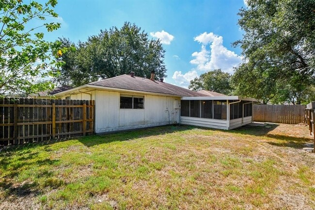 Building Photo - 14230 Cellini Dr