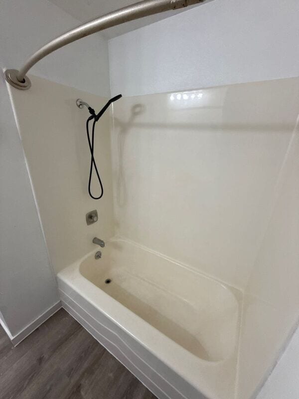 Building Photo - 869 Meadowlawn Dr SE