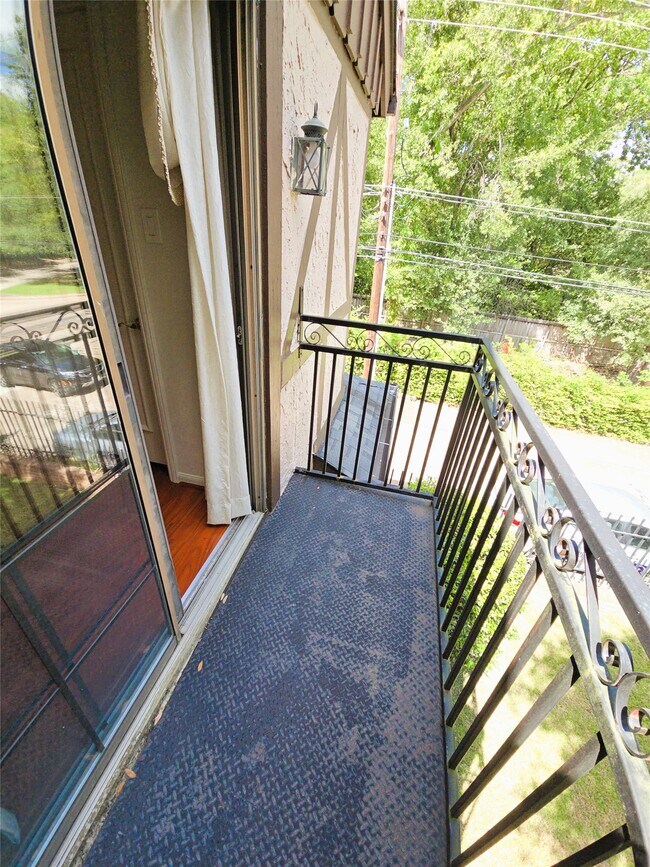 Building Photo - 9731 Briar Forest Dr