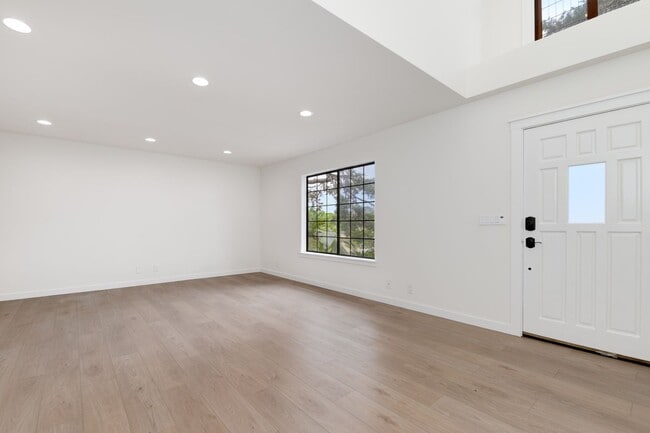 Building Photo - 1058 3rd St