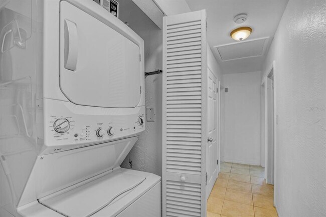 Building Photo - 301 41st Ave