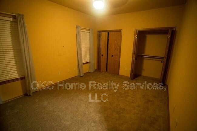 Building Photo - 1101 Golden Leaf Dr