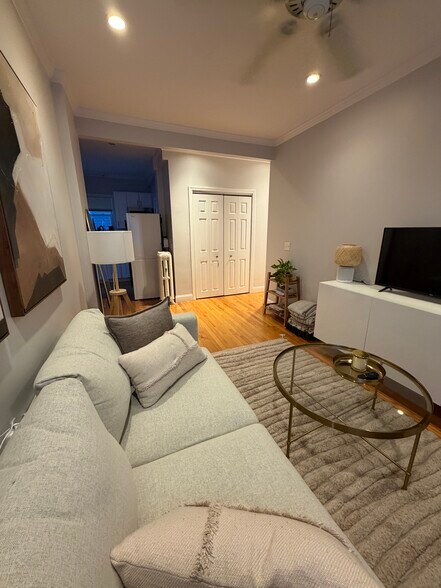 Building Photo - 1560 Cambridge St